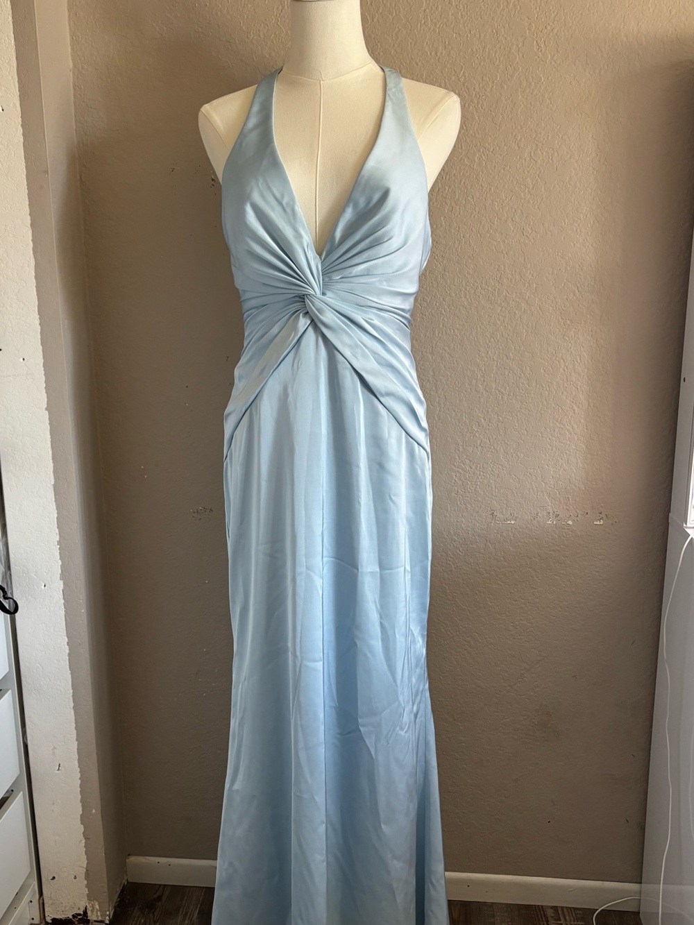 Elegant Light Blue Halter Twist-Front Evening Gown